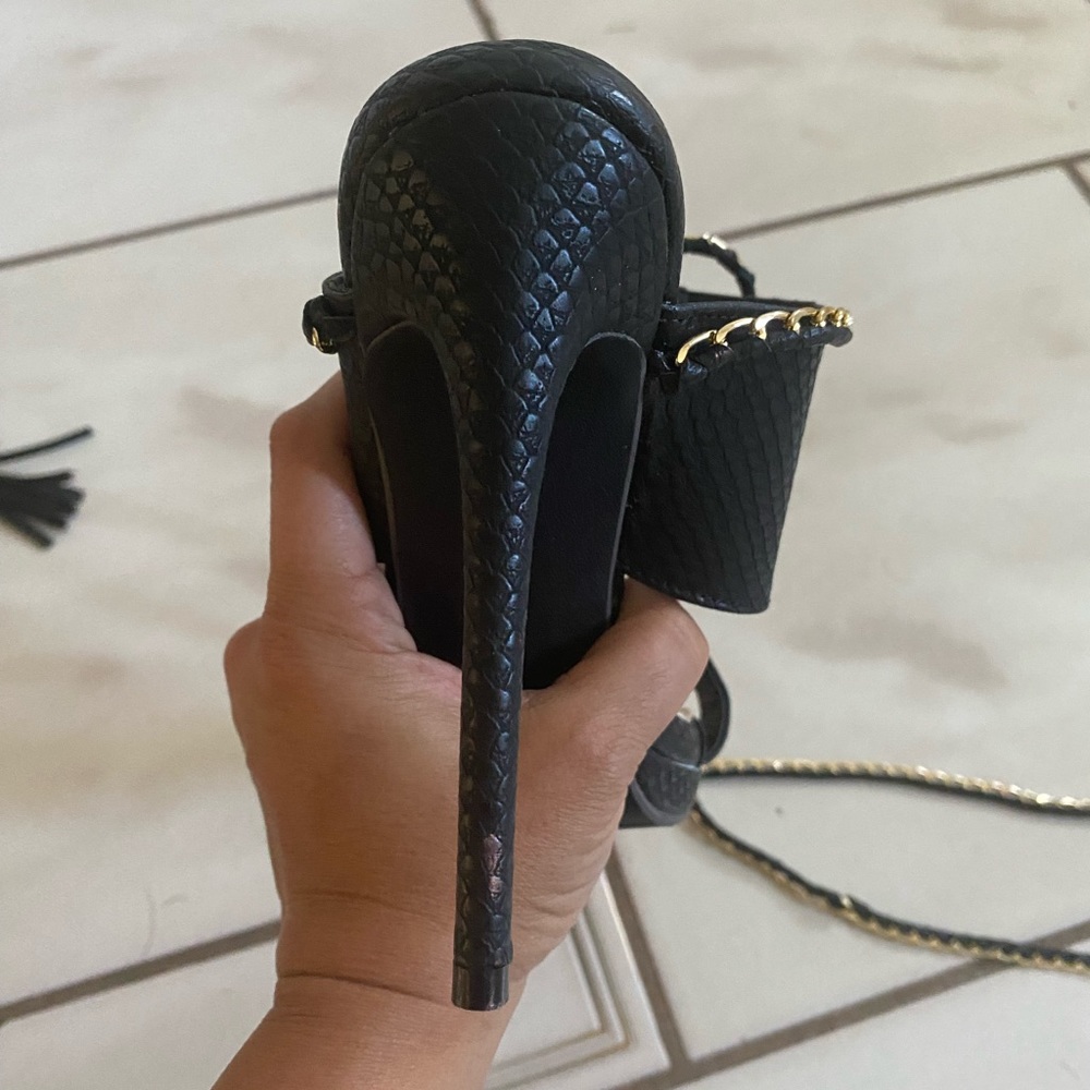 Black heels - Picture 9 of 12